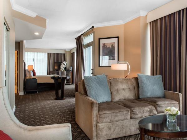 Omni Severin Hotel : photo 5 de la chambre suite lit king-size plaza pour personnes à mobilité réduite