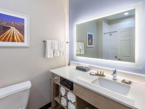 La Quinta by Wyndham Houston Channelview : photo 7 de la chambre chambre lit king-size standard