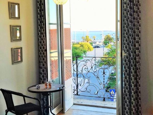 Alojamentos Vista Mar-Luisa Todi : photo 9 de la chambre chambre double avec salle de bains privative extérieure