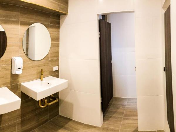 Brisbane Quarters : photo 1 de la chambre chambre triple avec salle de bains commune