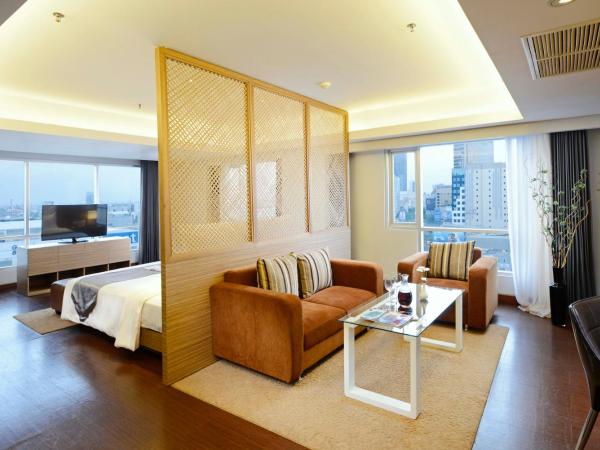 CROWN PRINCE Hotel Surabaya Managed by Midtown Indonesia : photo 2 de la chambre suite chic