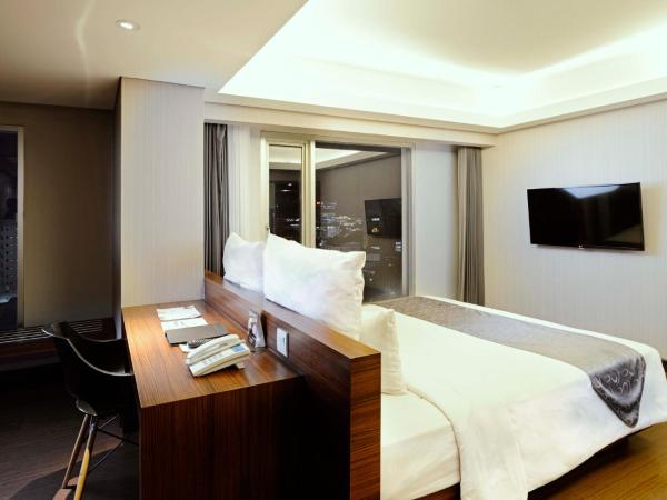 CROWN PRINCE Hotel Surabaya Managed by Midtown Indonesia : photo 3 de la chambre chambre confort