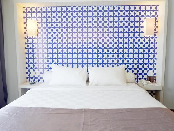 CROWN PRINCE Hotel Surabaya Managed by Midtown Indonesia : photo 3 de la chambre chambre lit king-size cozy