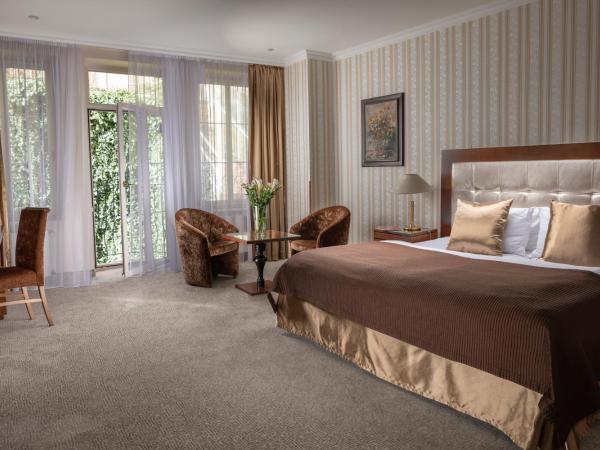 Promenáda Romantic Hotel : photo 2 de la chambre chambre double supérieure avec accès piscine et sauna