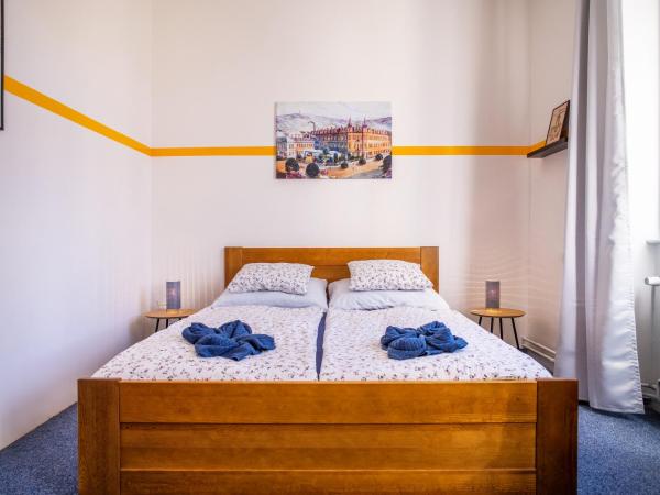 Internesto Brno : photo 2 de la chambre chambre quadruple avec salle de bains commune