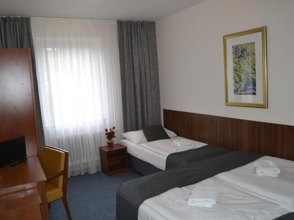 Hotel Bohemians : photo 1 de la chambre chambre triple