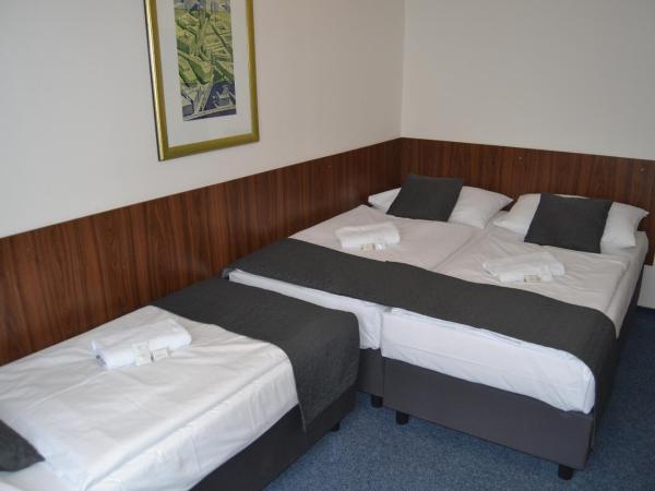 Hotel Bohemians : photo 2 de la chambre chambre triple