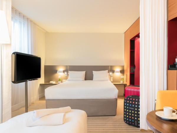 Novotel Suites Cannes Centre : photo 2 de la chambre suite supérieure avec lit queen-size et lit simple 