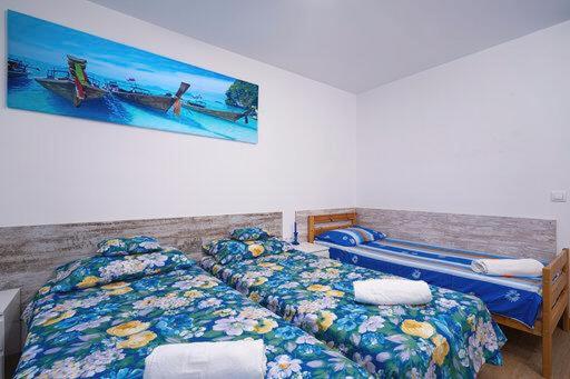 Guest House Lana Denia : photo 2 de la chambre chambre triple classique