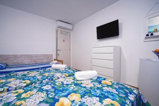 Guest House Lana Denia : photo 4 de la chambre chambre triple classique