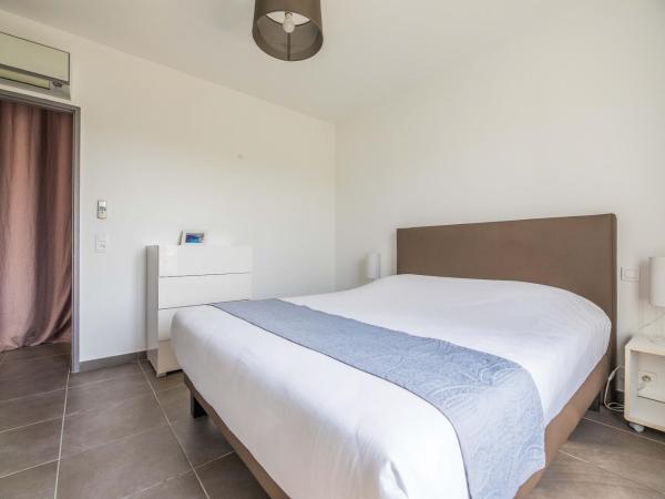 Résidence Pierre & Vacances Premium Les Villas de Porto-Vecchio : photo 4 de la chambre appartement 1 chambre avec climatisation et grande terrasse (4 adultes) - vue panoramique