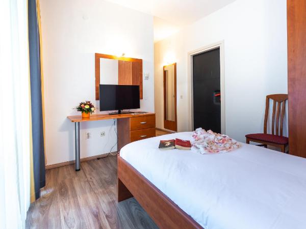 Hotel Vis : photo 1 de la chambre chambre simple standard avec balcon