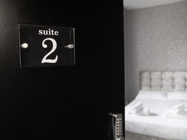 Hotel Anfield : photo 9 de la chambre chambre quadruple avec salle de bains privative