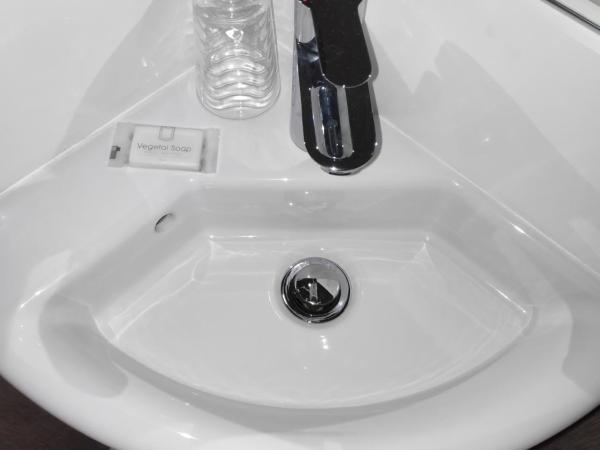 Hostel BESTPRICE Barcelona Stadium : photo 8 de la chambre chambre double ou lits jumeaux