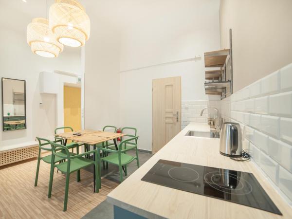 Dizzy Daisy Hostel : photo 4 de la chambre appartement 1 chambre avec salle de bains privative 