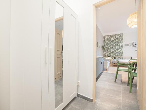 Dizzy Daisy Hostel : photo 5 de la chambre appartement 1 chambre avec salle de bains privative 