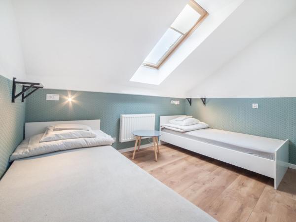 Dizzy Daisy Hostel : photo 5 de la chambre chambre lits jumeaux avec salle de bains commune