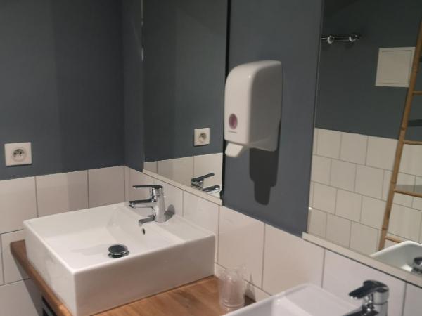 Georges Hostel & Café : photo 3 de la chambre chambre double ou lits jumeaux