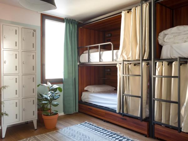 Selina Secret Garden Lisbon : photo 2 de la chambre lit dans dortoir mixte de 6 lits