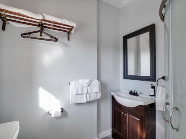 College Inn Hotel : photo 10 de la chambre premium double room - two queen beds, private bathroom