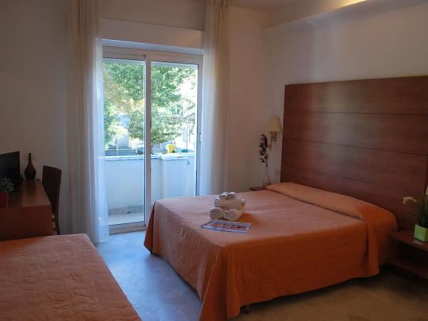 Hotel Villa del Parco : photo 10 de la chambre chambre quadruple supérieure