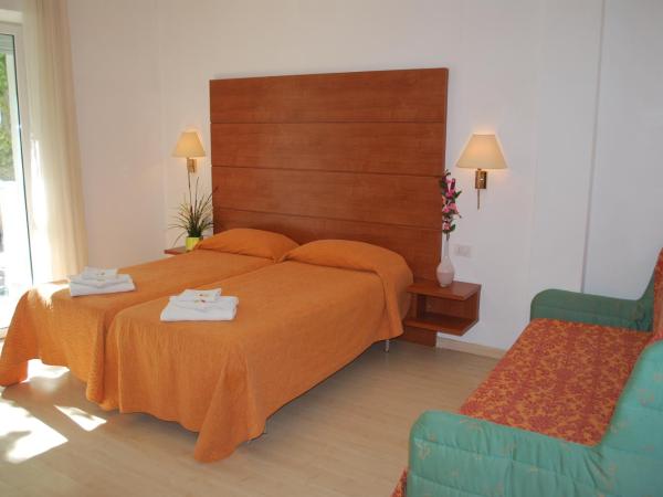 Hotel Villa del Parco : photo 4 de la chambre chambre triple supérieure