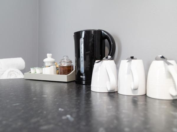 Hotel Anfield : photo 7 de la chambre chambre triple avec salle de bains privative