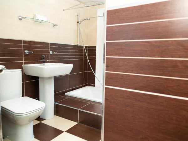 Hotel Anfield : photo 10 de la chambre chambre double avec salle de bains privative