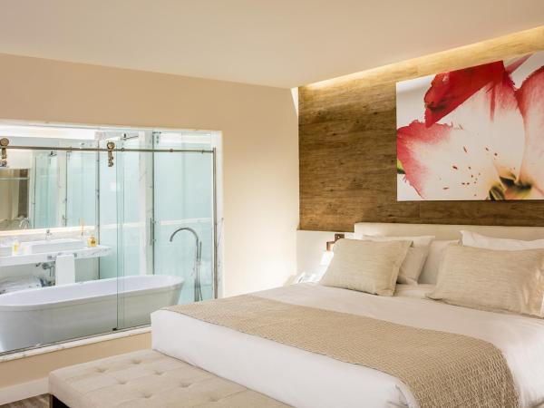 Vogue Square Fashion Hotel by Lenny Niemeyer : photo 1 de la chambre chambre lit king-size de luxe avec jacuzzi