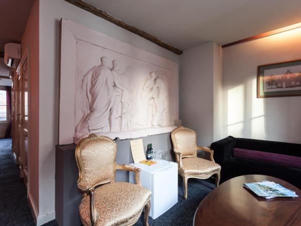 Hotel Diamonds and Pearls : photo 9 de la chambre suite lit king-size