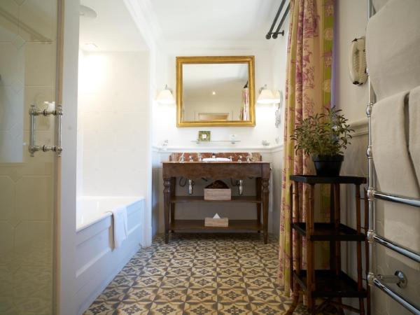Airelles Gordes, La Bastide : photo 3 de la chambre chambre de luxe côté village