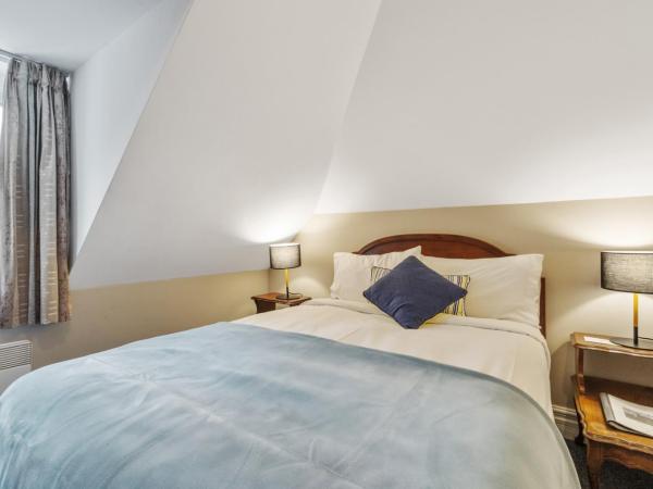 Manoir de la Tour : photo 5 de la chambre hébergement signature avec 1 lit queen-size