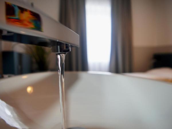 Pension Elisabeth - Rooms & Apartments : photo 8 de la chambre chambre double avec salle de bains commune