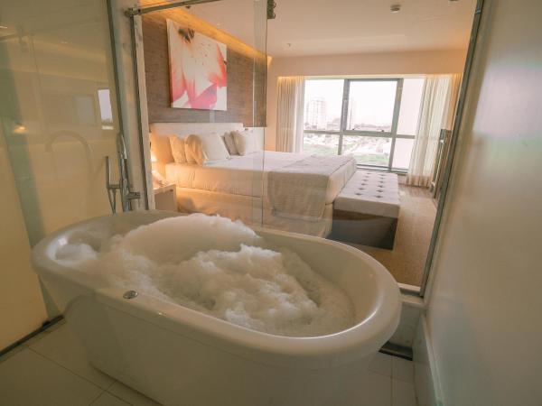 Vogue Square Fashion Hotel by Lenny Niemeyer : photo 4 de la chambre chambre lit king-size de luxe avec jacuzzi