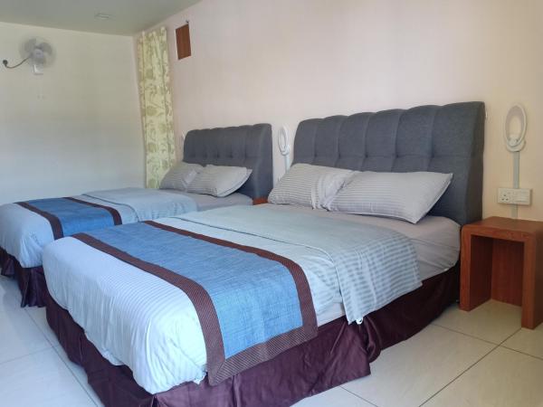 De Benz Inn : photo 1 de la chambre chambre familiale avec salle de bains privative