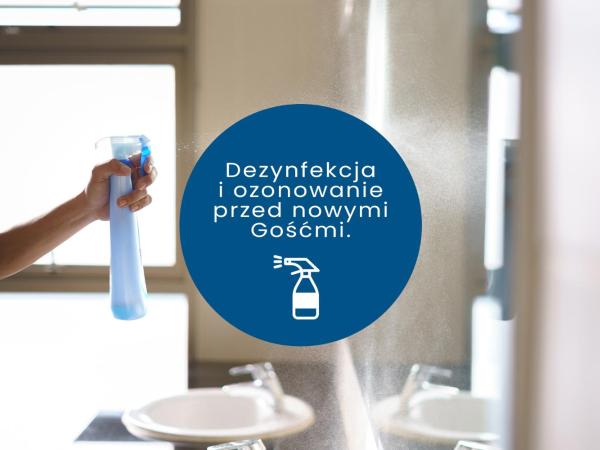 ClickTheFlat Aleje Jerozolimskie Center Apart Rooms : photo 6 de la chambre chambre double avec salle de bains commune