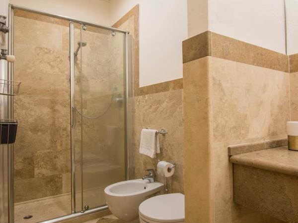 Relais Tiffany : photo 9 de la chambre chambre triple