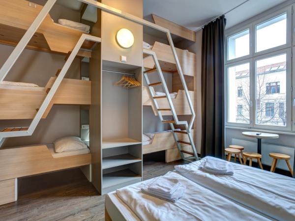 MEININGER Hotel Berlin Mitte : photo 5 de la chambre lit dans dortoir mixte de 8 lits 