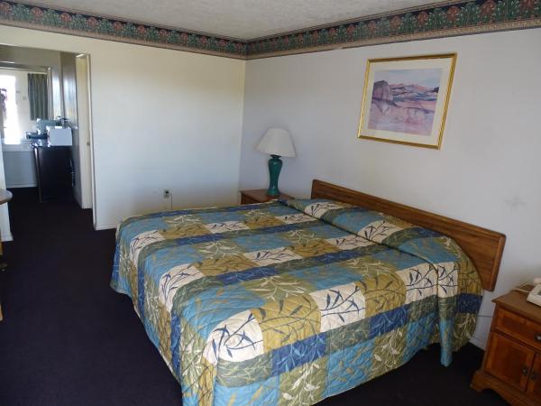 Downtown Inn : photo 5 de la chambre chambre lit king-size