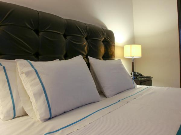 Country Hotel & Suites : photo 8 de la chambre suite