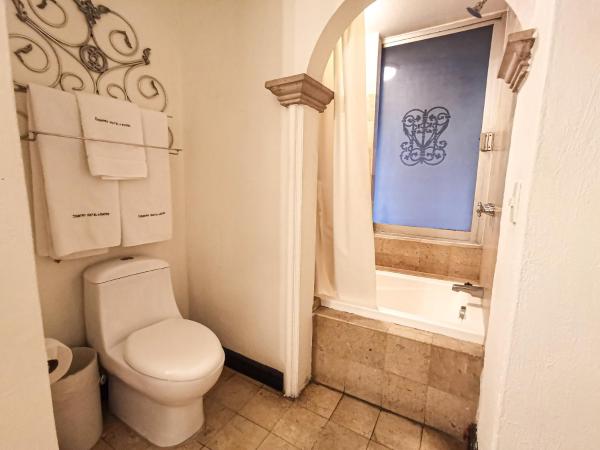 Country Hotel & Suites : photo 2 de la chambre suite