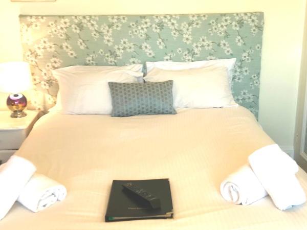 St. Raphael Guest House : photo 1 de la chambre chambre triple (3 personnes)