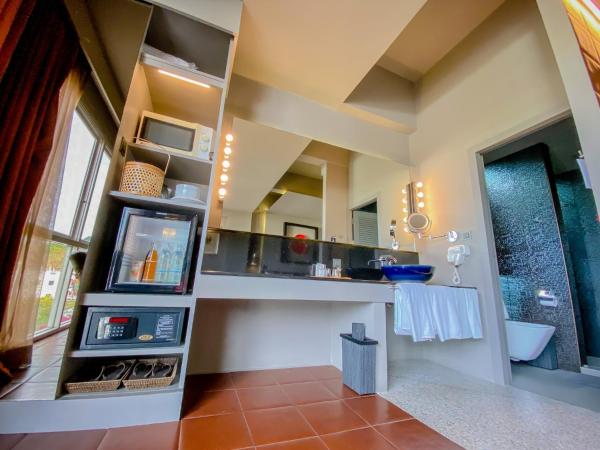 Sino House Phuket Hotel - SHA Plus : photo 9 de la chambre chambre exécutive deluxe