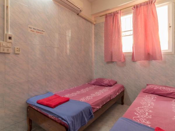 New Central Guesthouse : photo 3 de la chambre chambre lits jumeaux avec toilettes communes