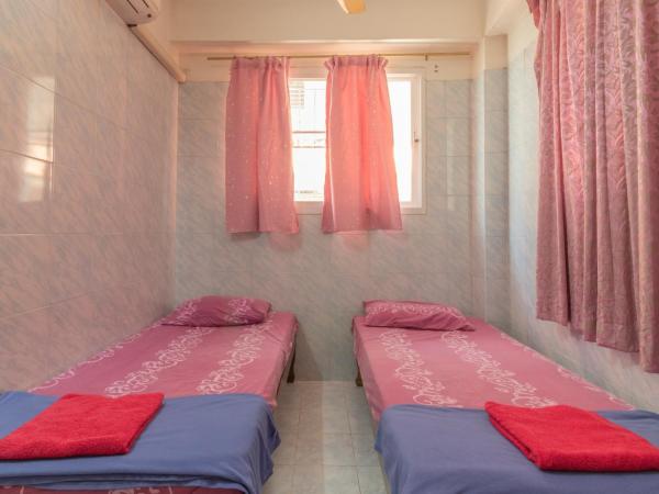 New Central Guesthouse : photo 1 de la chambre chambre lits jumeaux avec toilettes communes