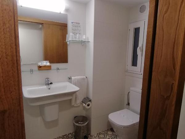 Hostal Anosa Casa : photo 6 de la chambre chambre familiale