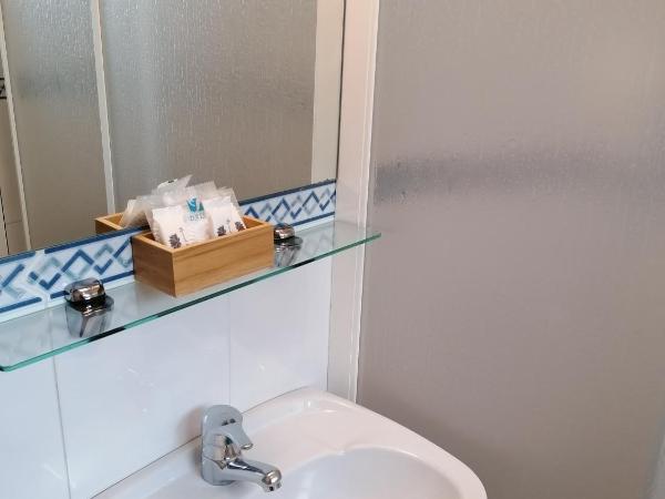 Hostal Anosa Casa : photo 4 de la chambre chambre double avec lit d’appoint - dernier Étage