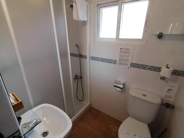 Hostal Anosa Casa : photo 5 de la chambre chambre double avec lit d’appoint - dernier Étage