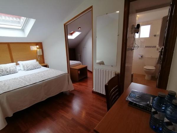 Hostal Anosa Casa : photo 2 de la chambre chambre double avec lit d’appoint - dernier Étage