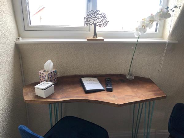 The Fossil Tree Hotel : photo 9 de la chambre chambre double - vue partielle sur mer.